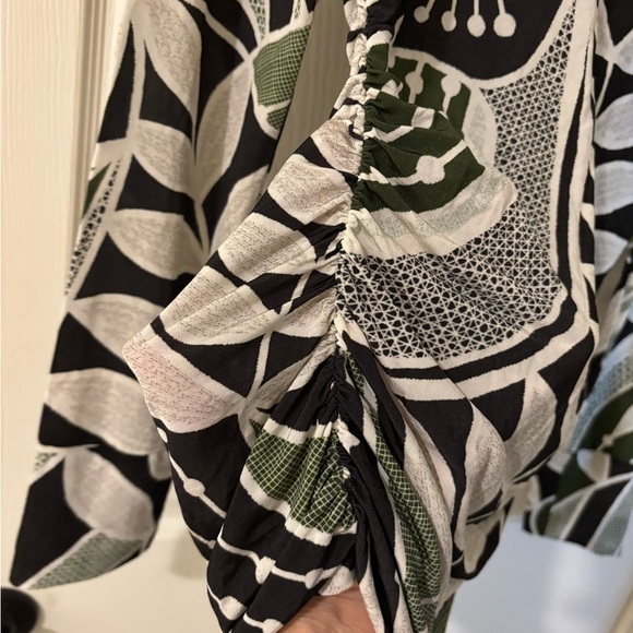 FARM Rio Anthropologie Black and Green Artistic Blouse Medium - Picture 5 of 10